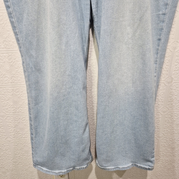 Old Navy Wow Wide Leg High Rise Jeans - Picture 4 of 8
